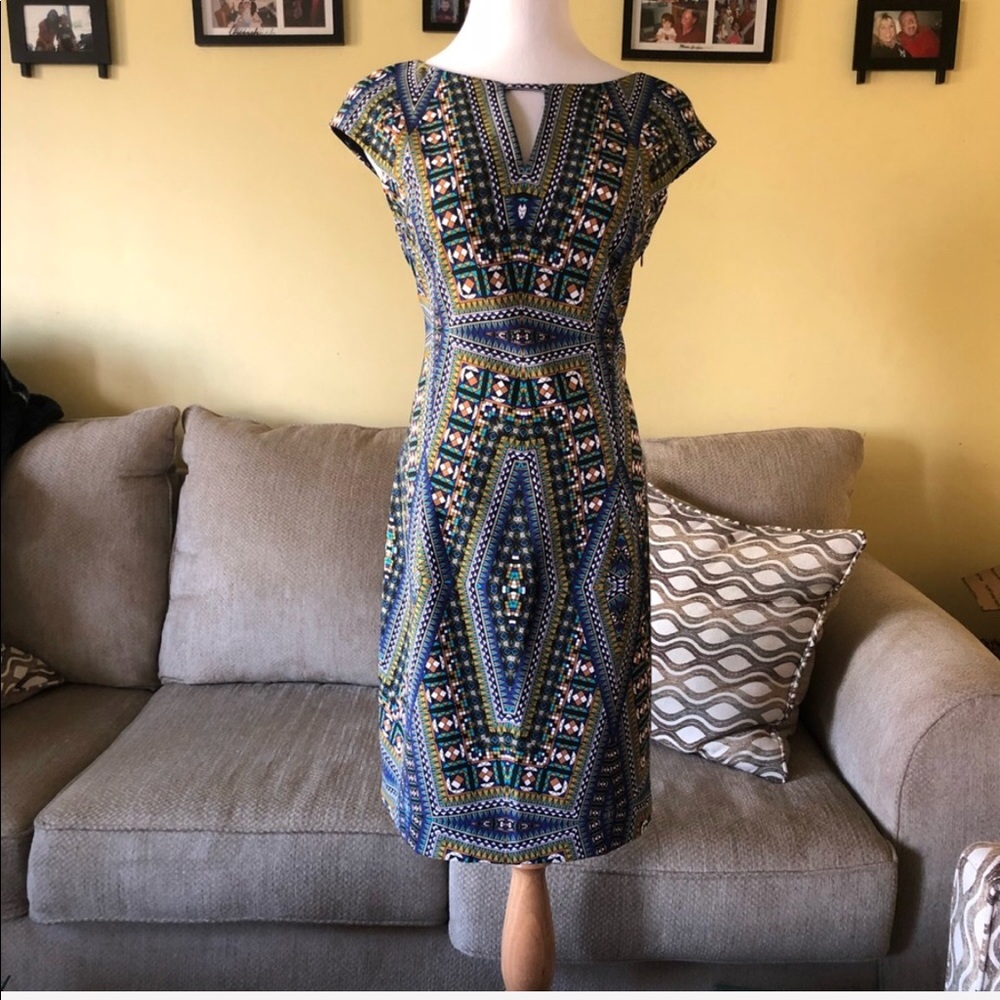 London style
Sheath dress
Geometric print size 12